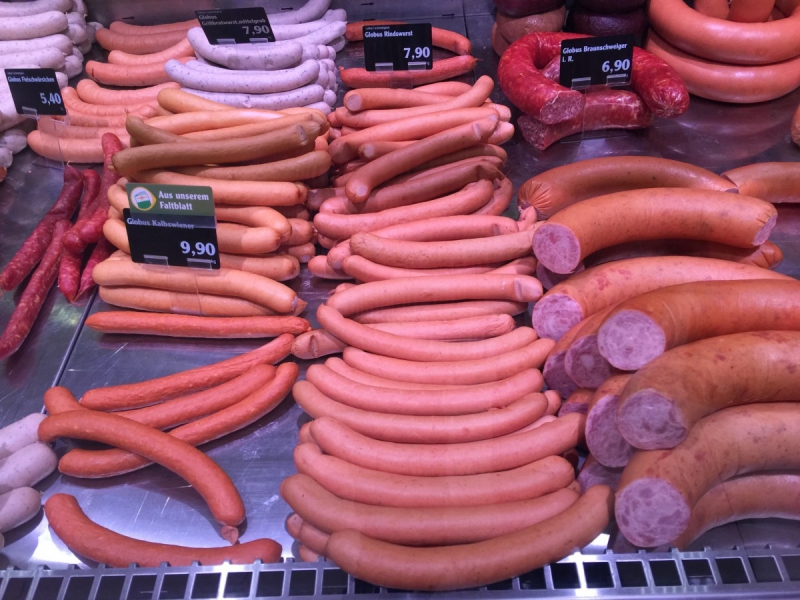 charcuterie-CUERS-min_sausages_meat_butchery-1069321